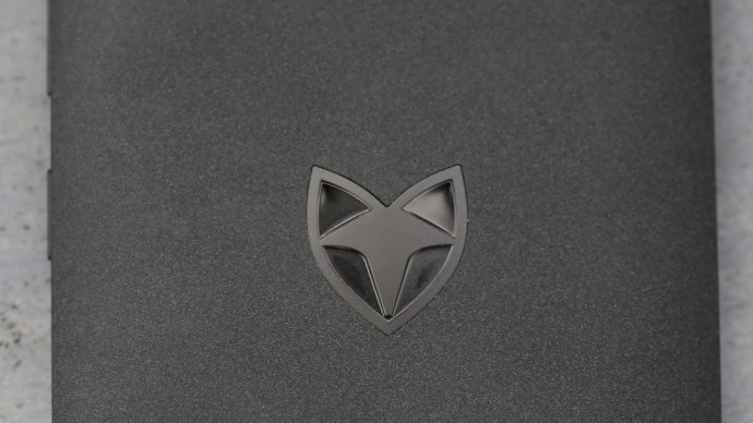 Преглед на Wileyfox Swift: Логото на Wileyfox допълва уникалния външен вид на телефона