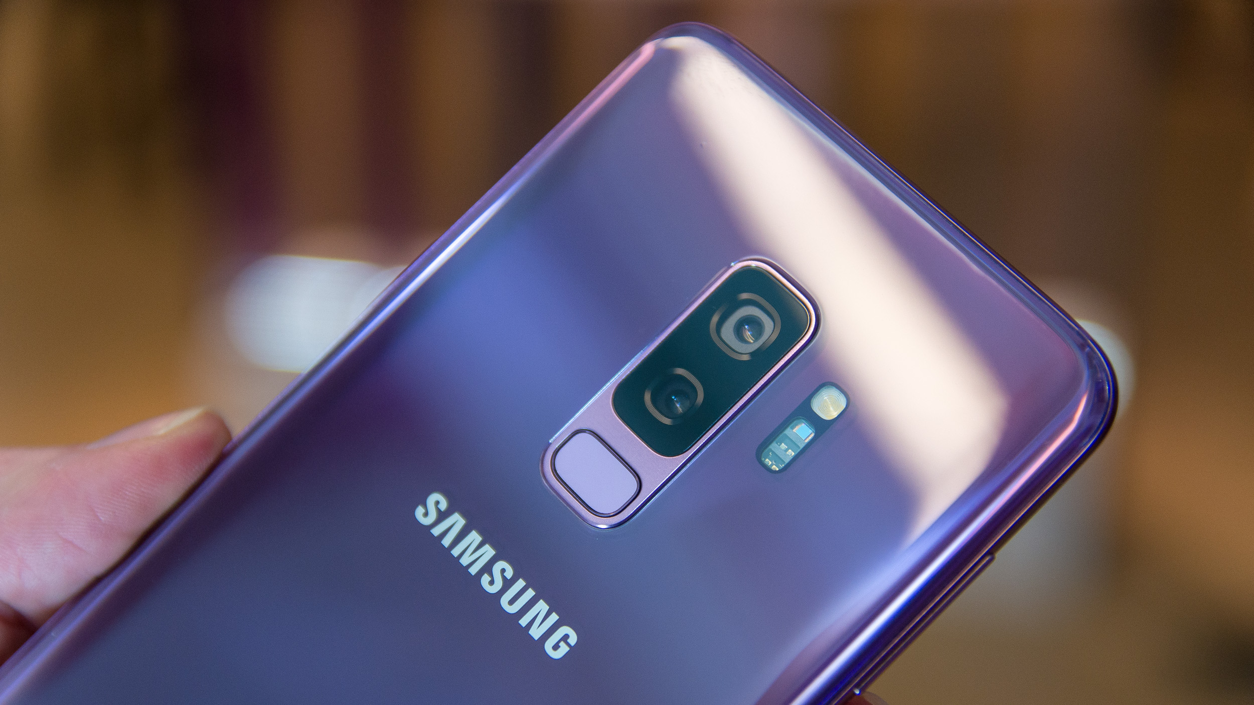 Преглед на Samsung Galaxy S9 Plus: Страхотен телефон с дребни недостатъци