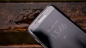 Samsung Galaxy S7 Edge selalu di layar dari sudut lain