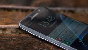 Samsung Galaxy S7 Edge - skrin melengkung