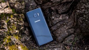 Ulasan Samsung Galaxy S7: Belakang