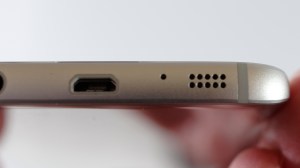 Преглед на Samsung Galaxy S7: Долен ръб, microUSB порт